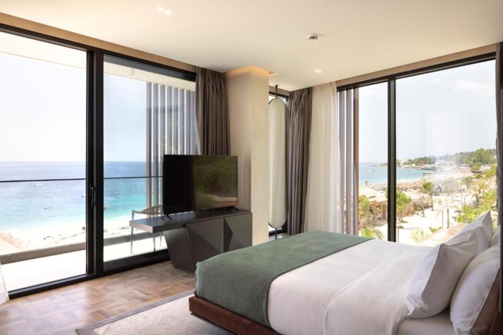 Comfortable boutique hotel above the beach in Dhermi 